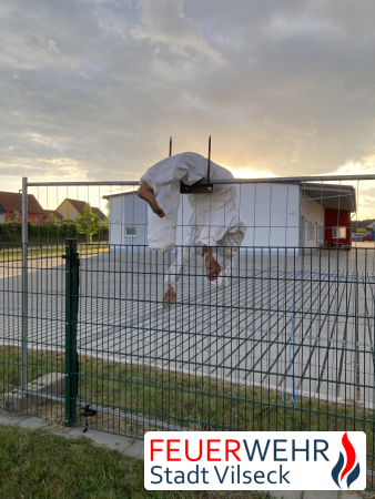 © Feuerwehr Stadt Vilseck | Person über Geländer