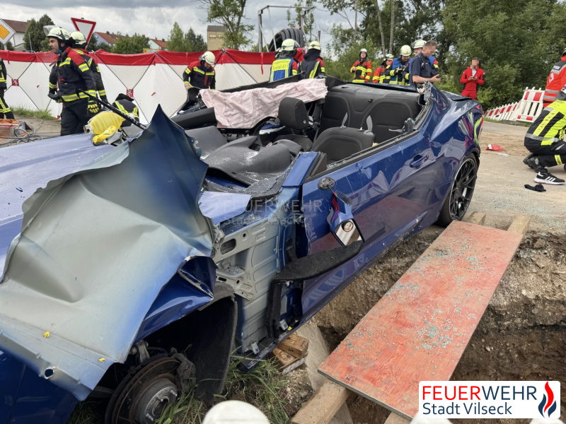 FSV - Einsatzkräfte bei einem Verkehrsunfall